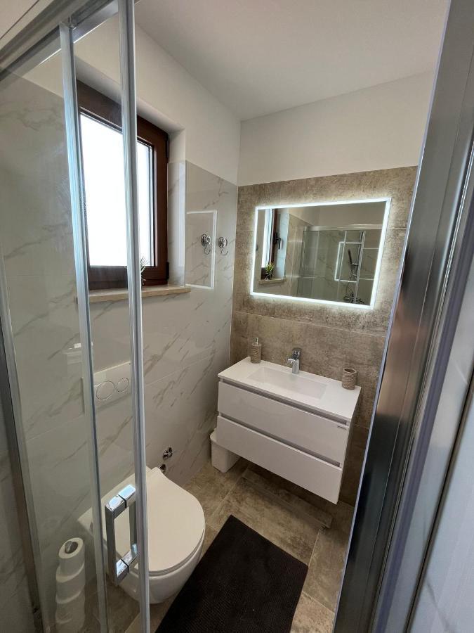 Apartman Sara S Pogledom Na More ลอฟราน ภายนอก รูปภาพ