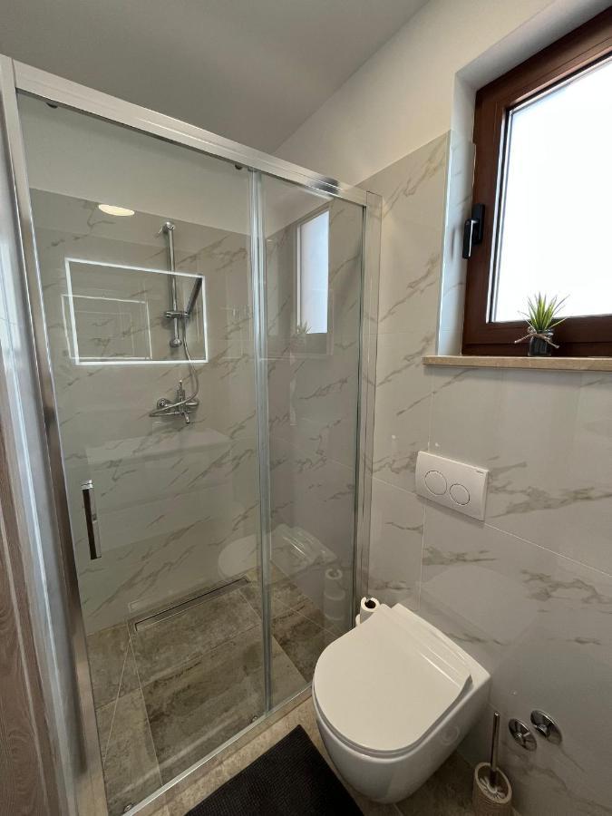 Apartman Sara S Pogledom Na More ลอฟราน ภายนอก รูปภาพ