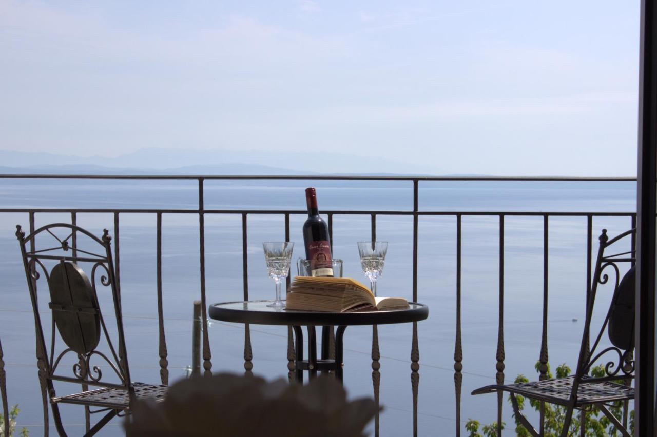 Apartman Sara S Pogledom Na More ลอฟราน ภายนอก รูปภาพ